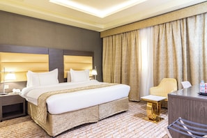 Basic Double Room | In-room safe, desk, laptop workspace, soundproofing