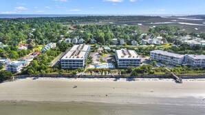 A resort with multiple buildings, a swimming pool, and a view of the coastline. - Cozy 1-bedroom condo in adorable Tybee Island (Tybee Island)