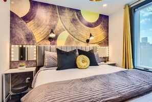 3 bedrooms, iron/ironing board, free WiFi, bed sheets - FREE Parking| WALK to Broadway| King| Fitness CTR! (Nashville)