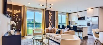 FREE Parking| WALK to Broadway| King| Fitness CTR!