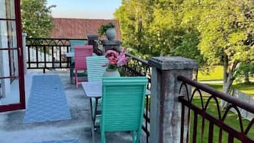Superior Double Room, Garden View | Property grounds