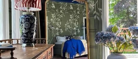Family Suite, Balcony, Garden View | Interior