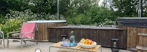 Outdoor spa tub - Boutiquehotell Grå Gåsen (Burgsvik)