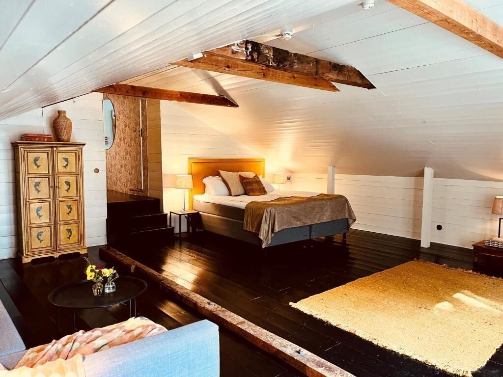 Blackout curtains, iron/ironing board, free WiFi