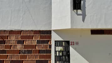 Vista frontal de la propiedad