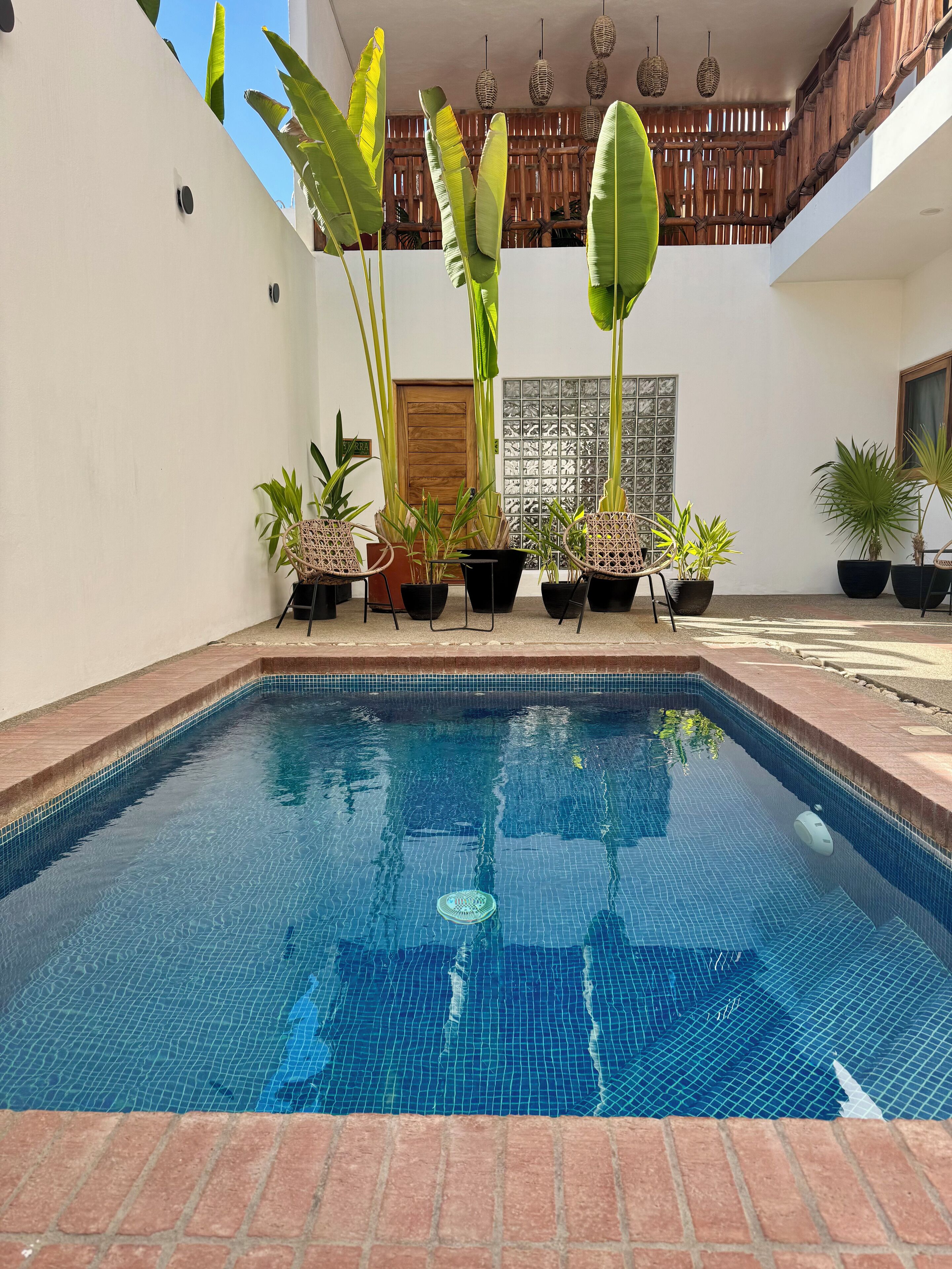 2 outdoor pools
