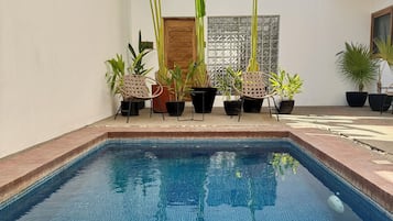 2 outdoor pools