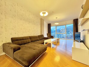 Deluxe Apartment, Balcony, City View | Living area | 42-inch LCD TV with digital channels - The Royal Suite - Tre Canne (Budva)