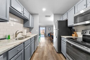 Fridge, microwave, oven, stovetop - Oar&Anchor Getaway | Sleeps 16 | 6 bedroom| 4 bath (Branson)