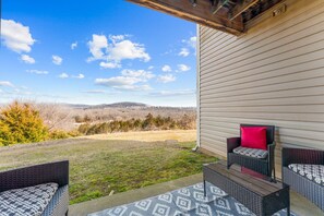 Terrace/patio - Oar&Anchor Getaway | Sleeps 16 | 6 bedroom| 4 bath (Branson)