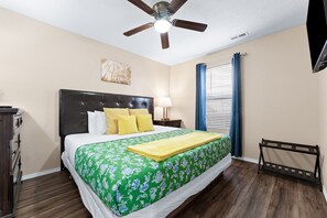 6 bedrooms, desk, iron/ironing board, travel crib