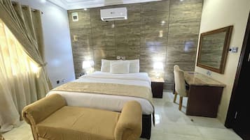 1 bedroom, hypo-allergenic bedding, individually furnished, desk