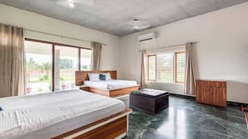 Classic Room | Desk, free WiFi