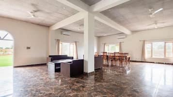 Classic Room | Desk, free WiFi