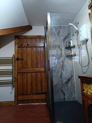 Håndklær, såpe og toalettpapir