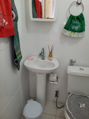 Handtücher, Seife, Toilettenpapier