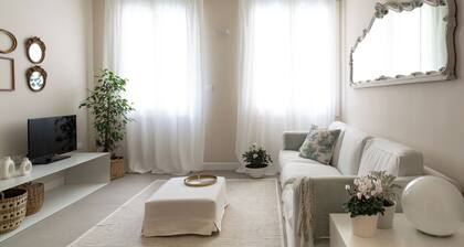 In the center brand new elegant apartment with parking in the private garden