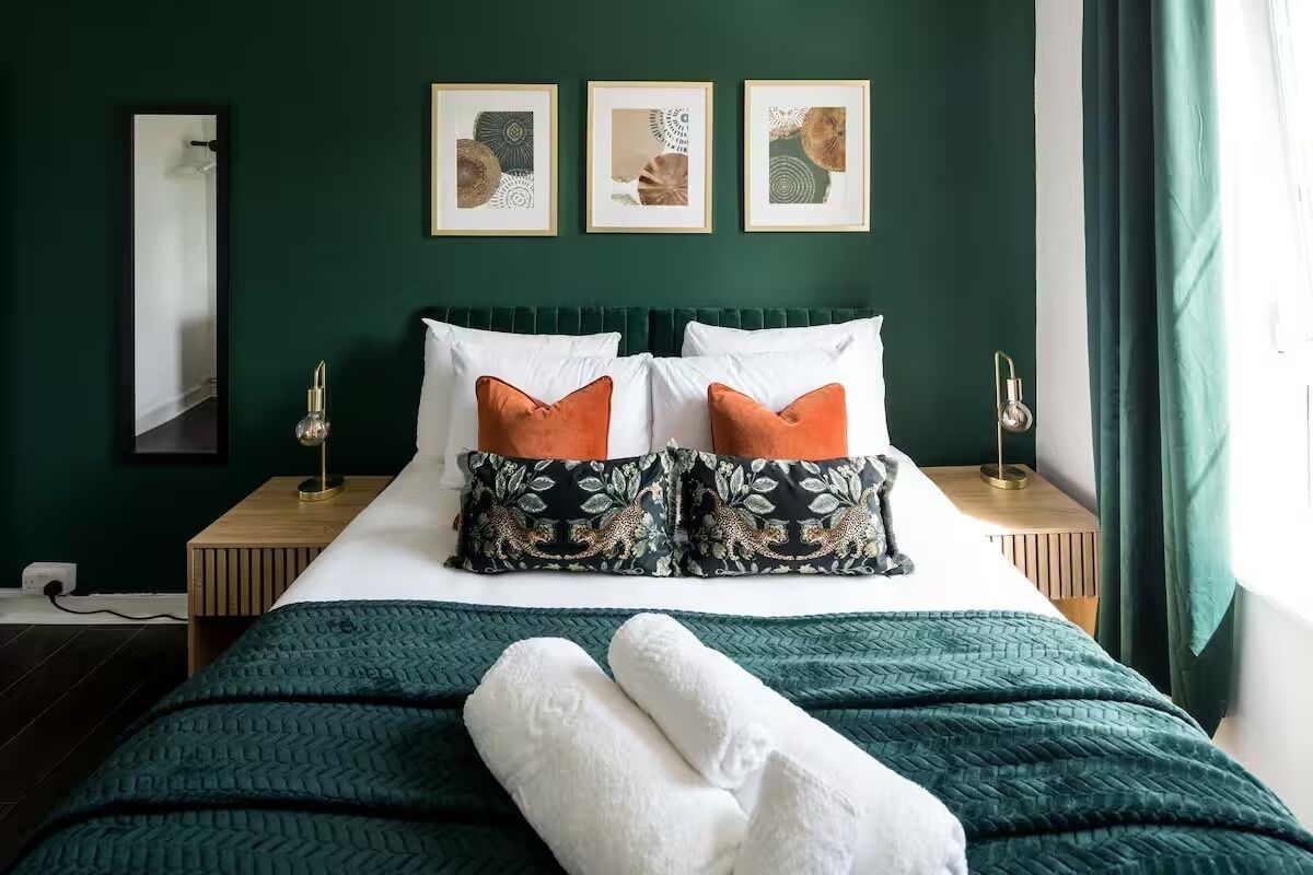 2 chambres, fer et planche à repasser, Wi-Fi, draps fournis