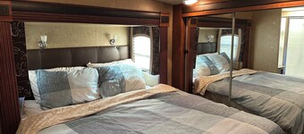 Cozy 2-bedroom RV with WiFi, AC in wonderful St. George