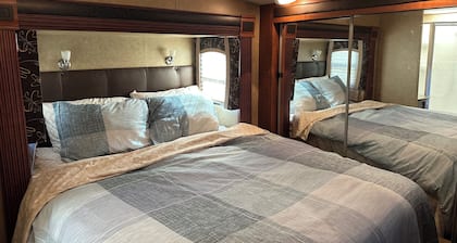 Cozy 2-bedroom RV with WiFi, AC in wonderful St. George