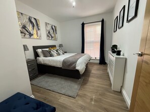 2 Schlafzimmer, Schreibtisch, Bügeleisen/Bügelbrett, kostenloses WLAN