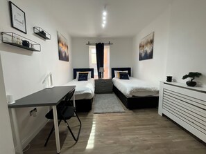 2 chambres, bureau, fer et planche à repasser, Wi-Fi gratuit
