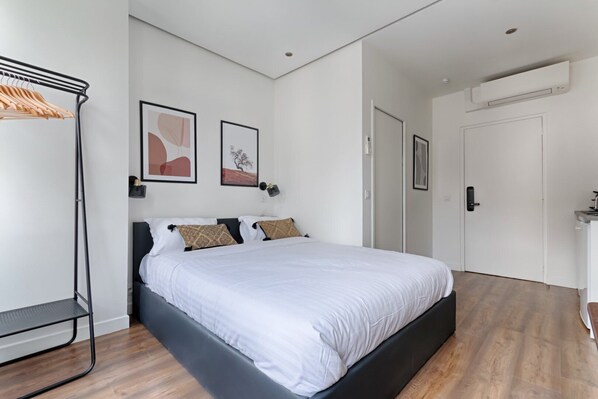 Iron/ironing board, WiFi, bed sheets - TBS 312 - Charming studio near Marais district (Paris)