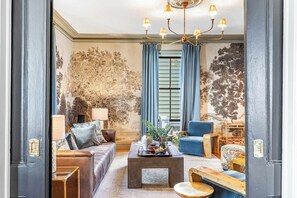 Tv, pejs, stereoanlæg, kontorer