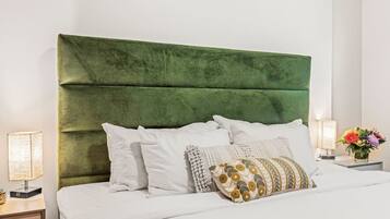 3 bedrooms, desk, iron/ironing board, travel crib