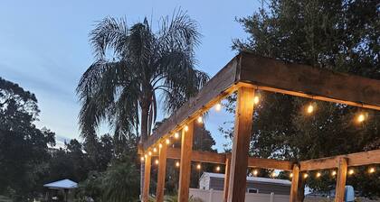 Enjoy Pool, Billiards, Sauna, Access to the Lake