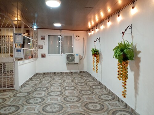 LILIA HOUSE 10 MINUTES AIRPORT