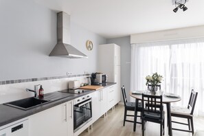 Fridge, microwave, oven, dishwasher