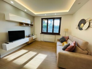 Living area - Holiday Flat in Villa with pool (Piemonte)