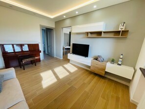 Living area - Holiday Flat in Villa with pool (Piemonte)