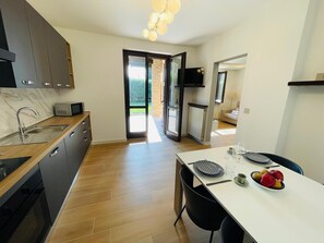 Private kitchen - Holiday Flat in Villa with pool (Piemonte)