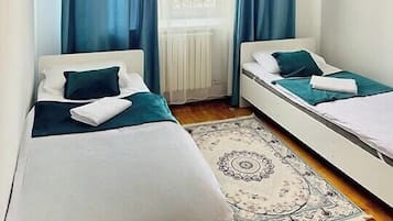 Classic Twin Room | Desk, laptop workspace, free WiFi