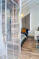 华丽双人房, 海湾景观 | 浴室 | 淋浴设施、吹风机、毛巾、肥皂