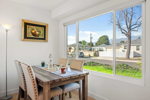 Cozy & Stylish Home Spacious, Fully Equipped Stay