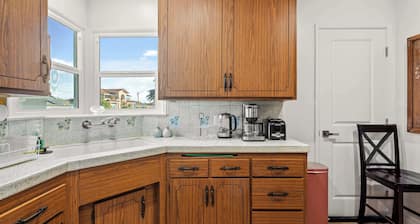 Cozy & Stylish Home Spacious, Fully Equipped Stay
