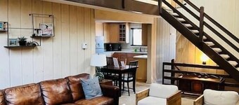 6BR 3BA - MT SNOW, SKIBACK TRAIL, FREE SHUTTLE, POOL, BBQ - Green Mountain House