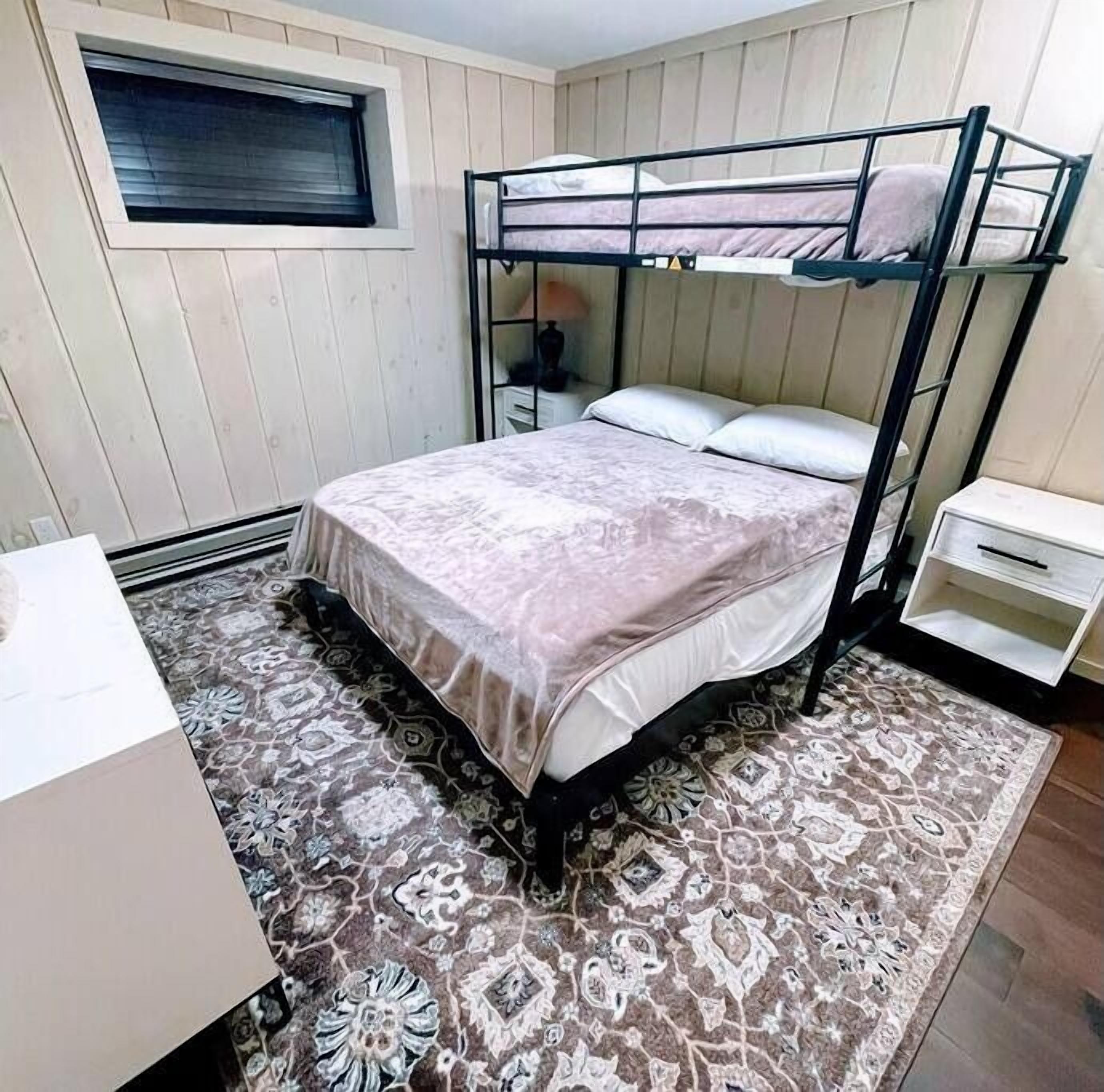 6 bedrooms, desk, free WiFi, bed sheets