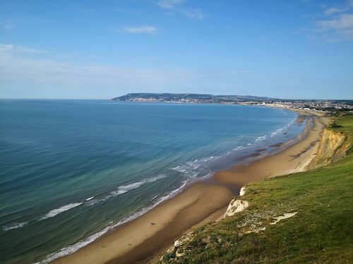 Sea Breeze Your Coastal Sanctuary in Sandown