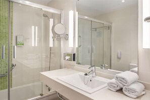 Hair dryer, towels, soap, shampoo - Family 2-Bed Villa | Opposite the beach | Sleeps 6 (Puerto del Carmen)