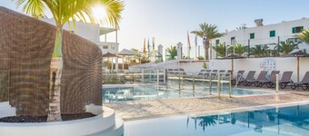 Family 2-Bed Villa | Opposite the beach | Sleeps 6