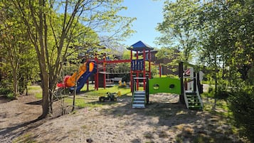 Children’s play area – outdoor