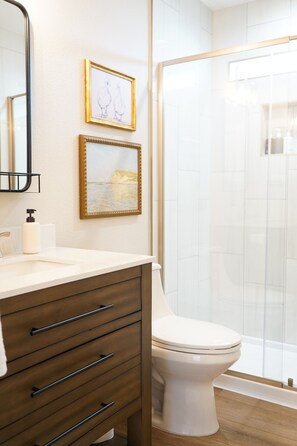 Hårføner og håndklær