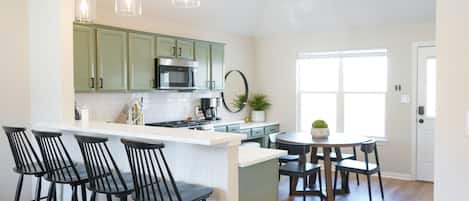 Coffee/tea maker, fridge, microwave, oven