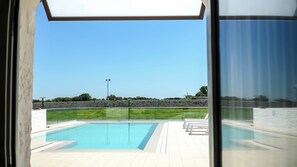 Traditional-Zimmer, Poolblick | Terrasse/Patio