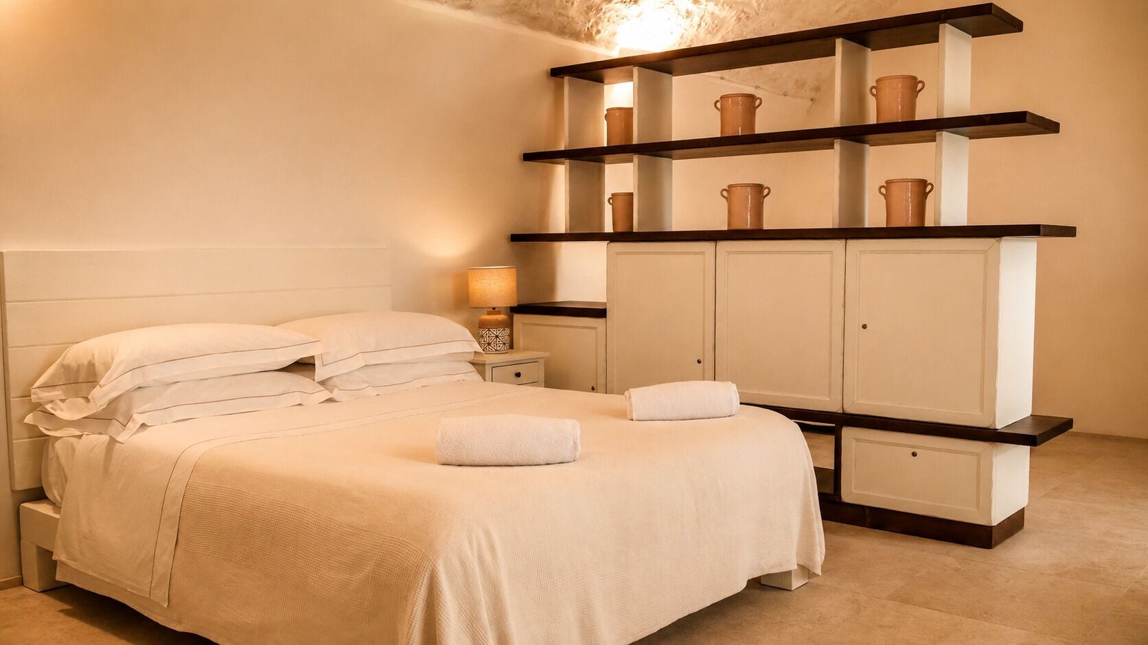 Habitació triple Deluxe | Roba de llit d'alta qualitat i cobrellits 