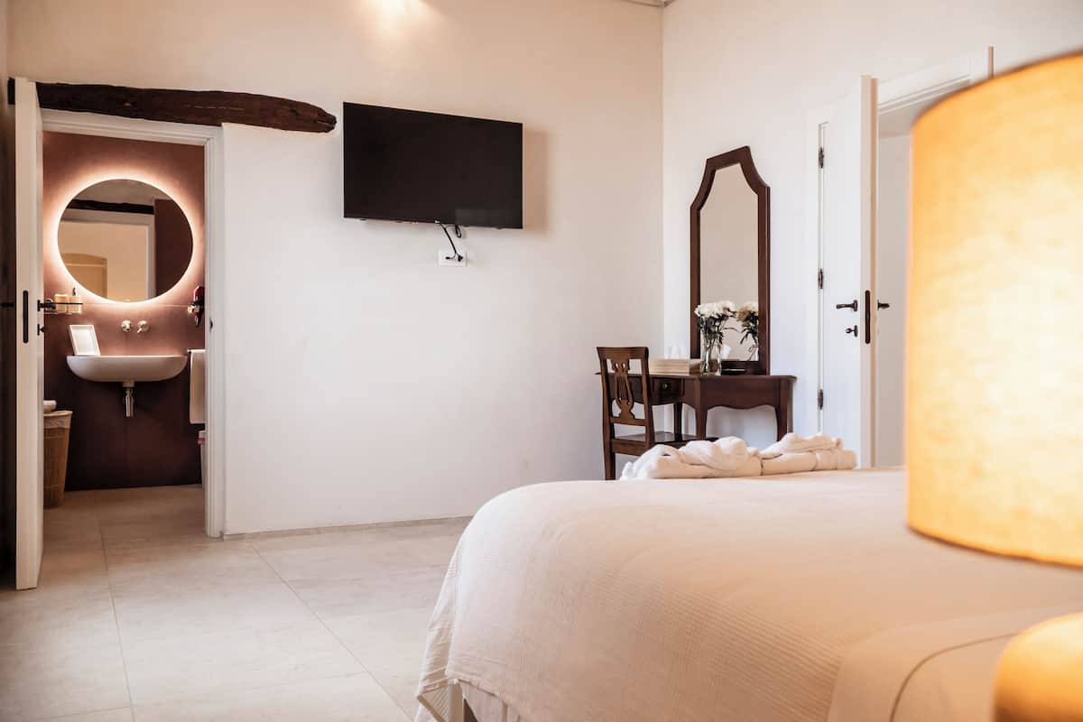 Junior Suite, Garden View | Premium bedding, down duvets, memory-foam beds, minibar